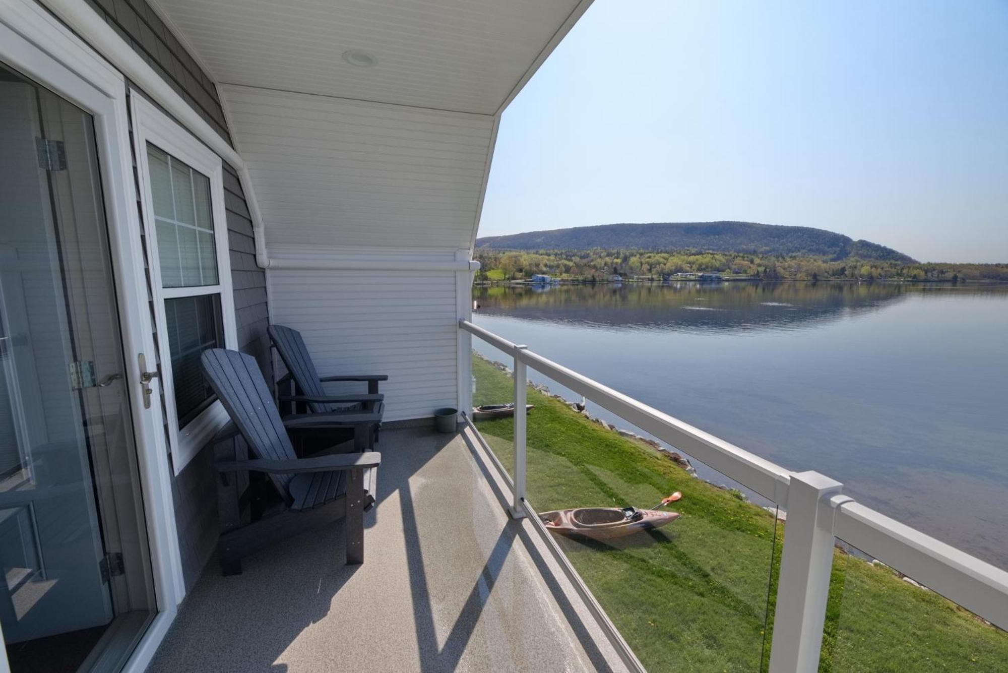Keltic Quay Cottages & Bayfront Lodge Whycocomagh ภายนอก รูปภาพ