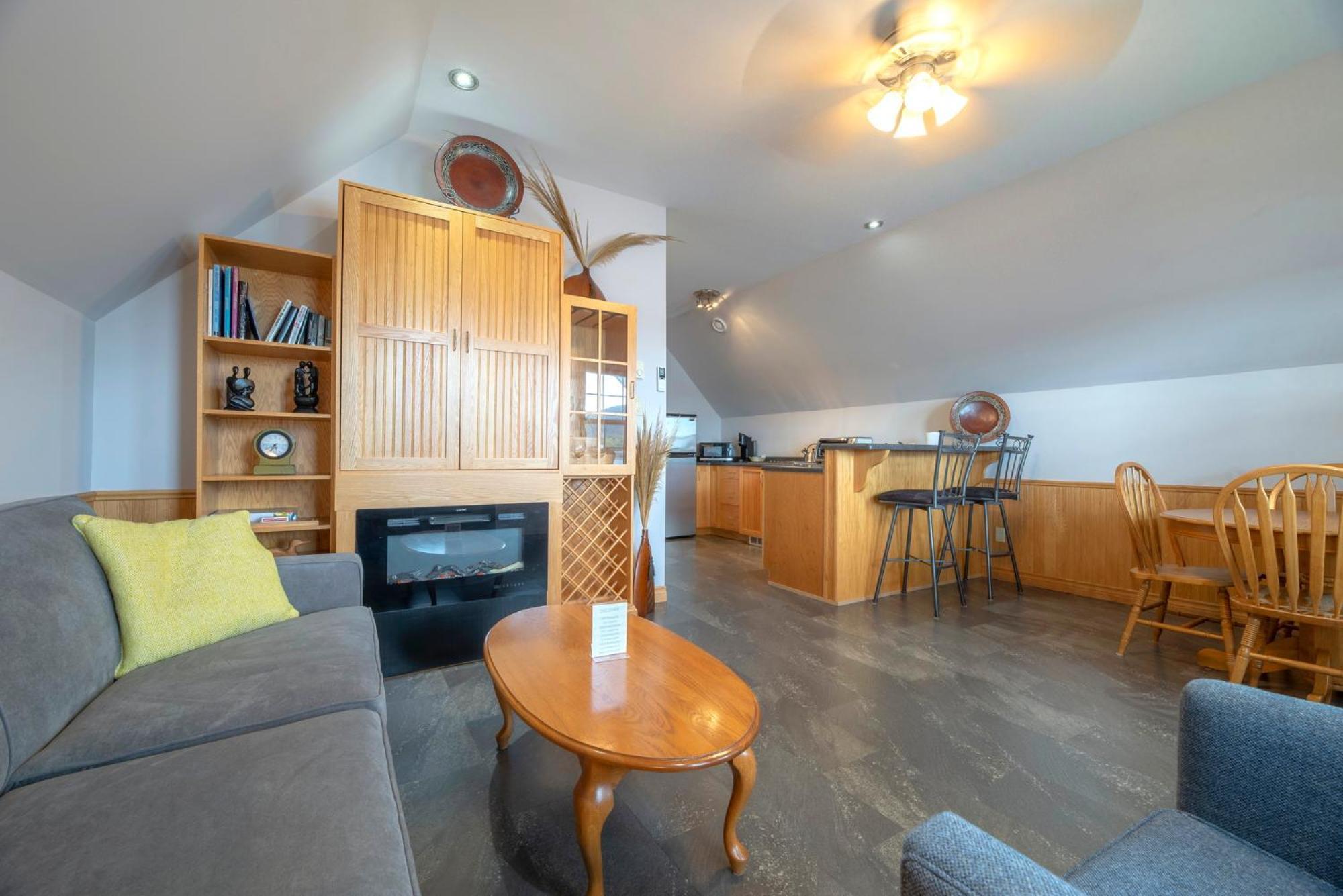 Keltic Quay Cottages & Bayfront Lodge Whycocomagh ภายนอก รูปภาพ